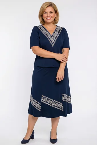 coordinato blu navy con scollatura decorativa