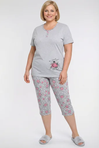 pigiama rosa, pantaloni grigi