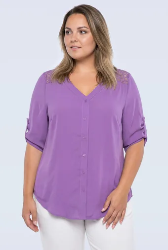 camicia viola con spalle in pizzo