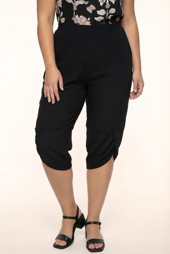 Pantaloni neri al ginocchio
